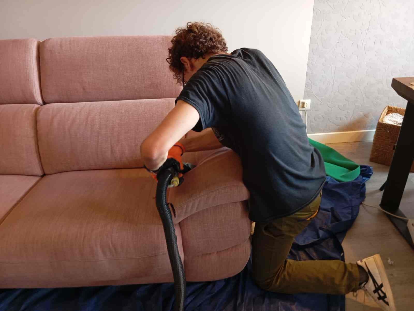 Desinfección de sofás con productos naturales en Guadalajara