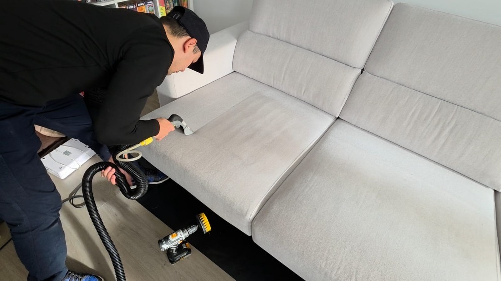 Servicio profesional de limpieza de sofás a domicilio en Madrid