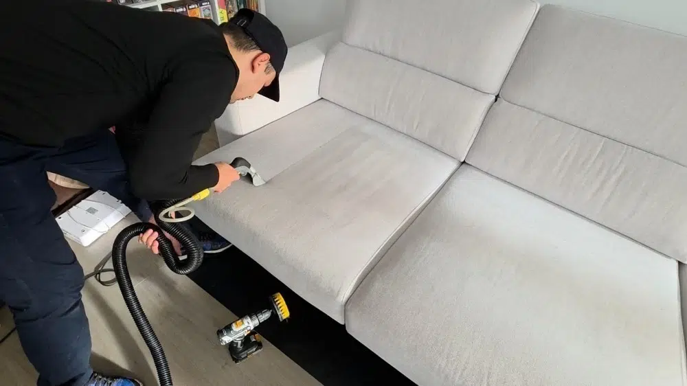 Limpieza profesional de sofá de tela a domicilio en Villanueva del Pardillo — Aladinos